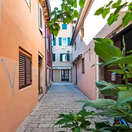 Otto Apartment With Sea View And Parking Rovinj Bagian luar foto