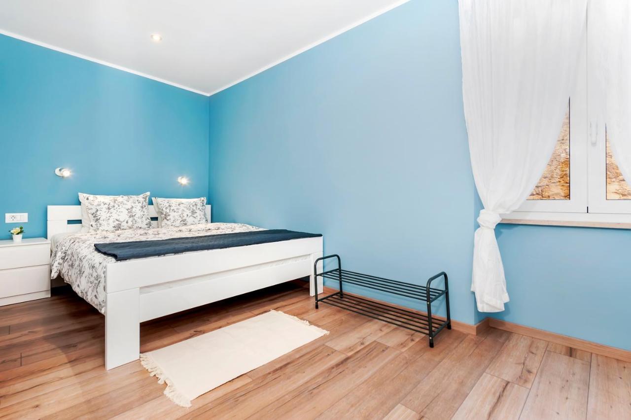 Otto Apartment With Sea View And Parking Rovinj Bagian luar foto