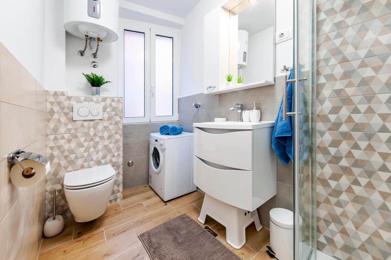 Otto Apartment With Sea View And Parking Rovinj Bagian luar foto