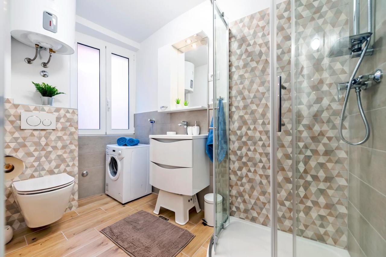 Otto Apartment With Sea View And Parking Rovinj Bagian luar foto