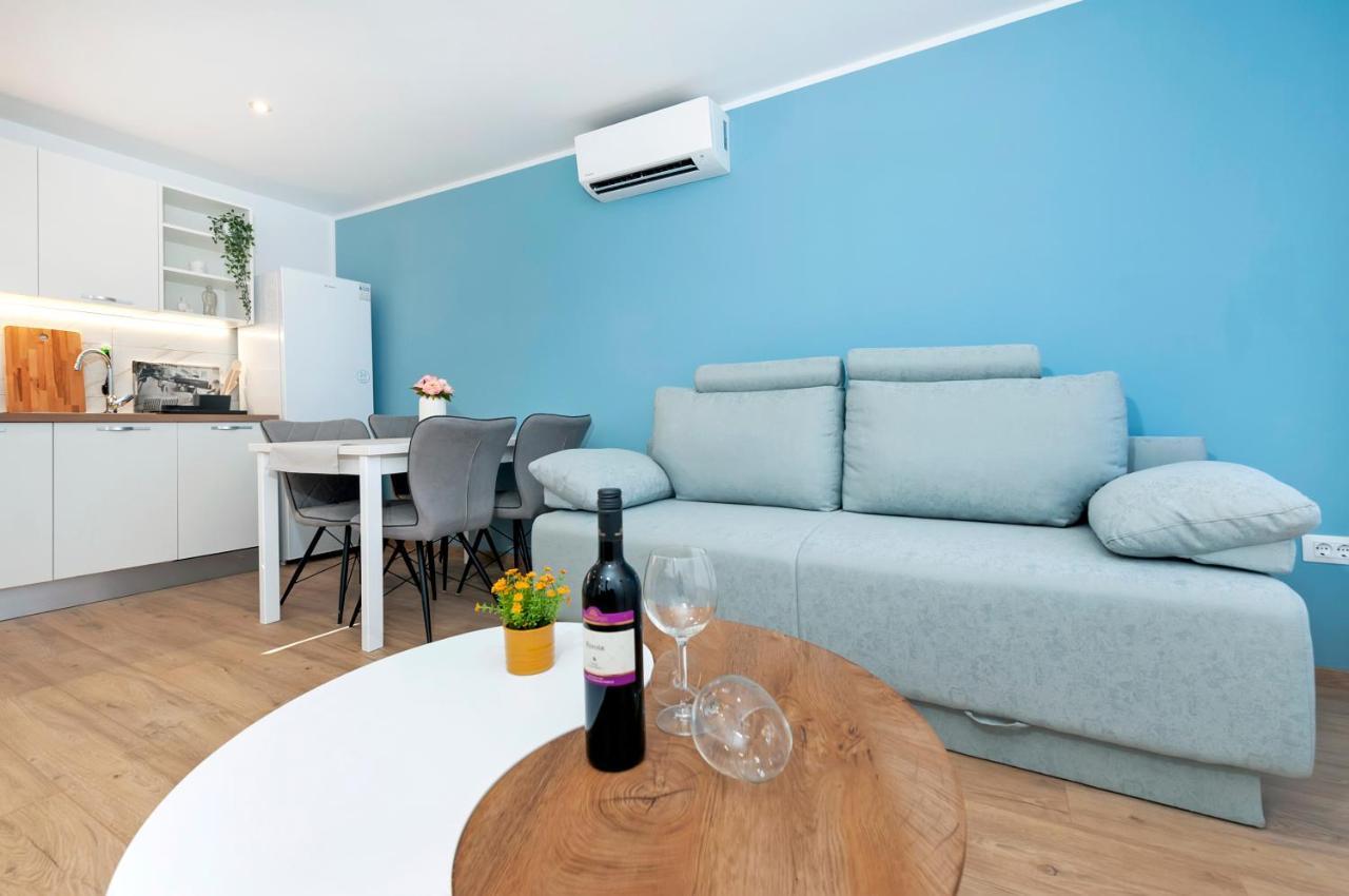 Otto Apartment With Sea View And Parking Rovinj Bagian luar foto
